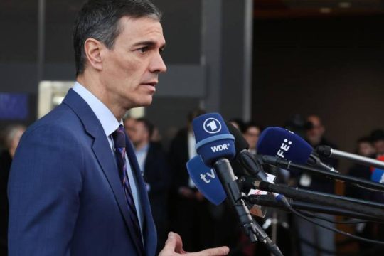 Ισπανία: Μείωση ΦΠΑ σε καύσιμα και ρεύμα, πάγωμα ενοικίων - Μέτρα 5 δισ. ευρώ λόγω πολέμου